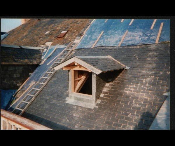 Rénovation de toiture ancienne en tuiles plates – Foix – Les charpentiers du Lauragais