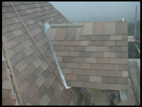 Fenêtre de toit tuiles ardoises – Foix – Les charpentiers du Lauragais