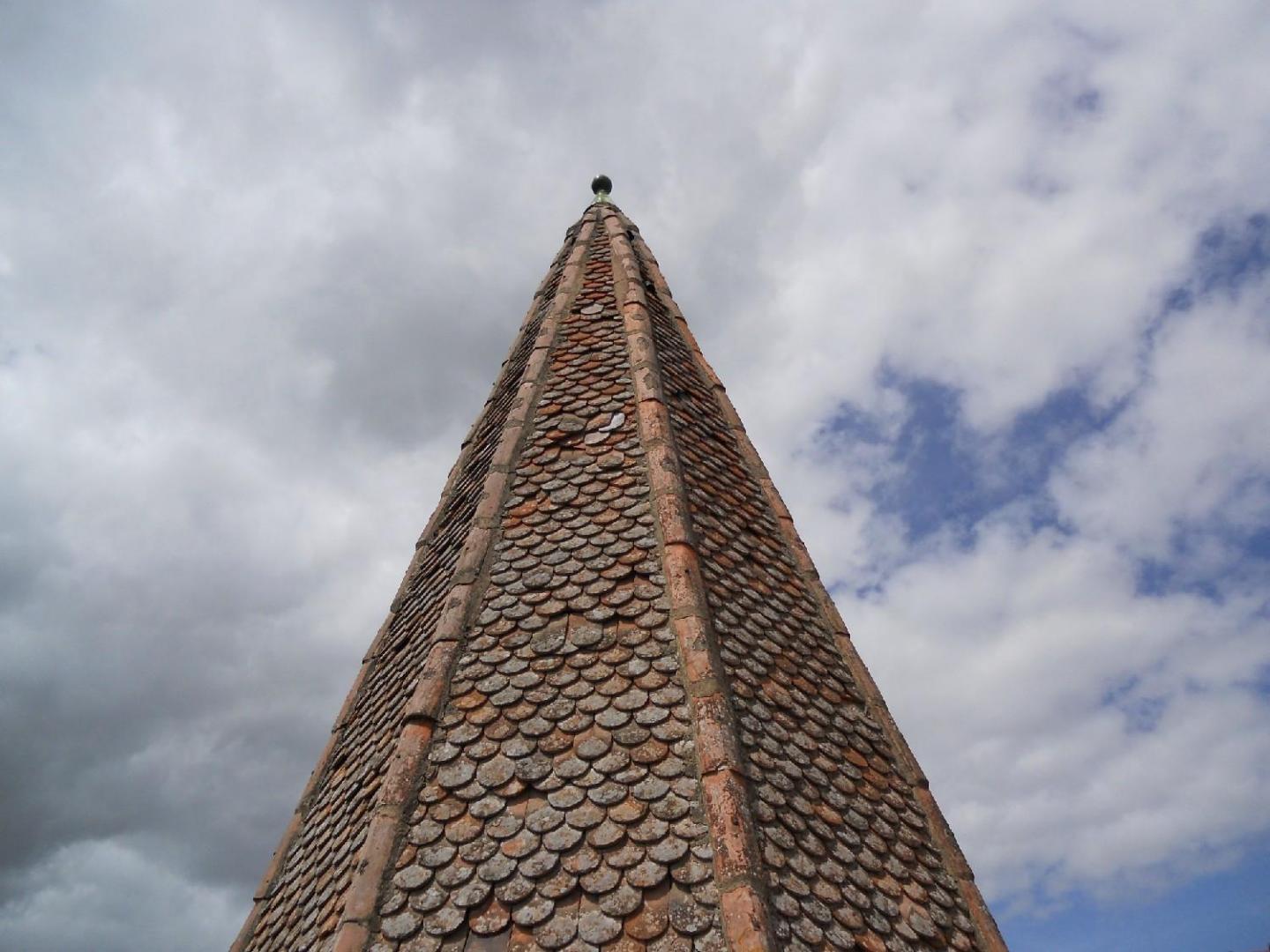 Fenêtre de toit tuiles ardoises – Carcassonne- Les charpentiers du Lauragais