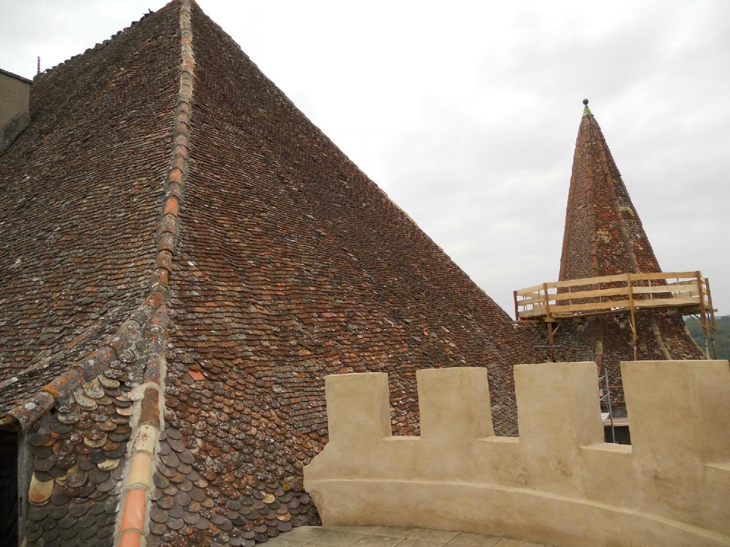 Fenêtre toiture ancienne en tuiles plates – Castelnaudary- Les charpentiers du Lauragais