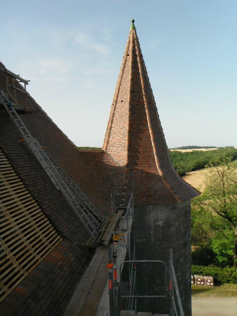 Rénovation toiture ancienne en tuiles plates – Foix – Les charpentiers du Lauragais