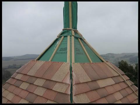 Travaux toiture ancienne en tuiles plates – Foix – Les charpentiers du Lauragais